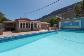 3BR Country Terrace House - Private Pool